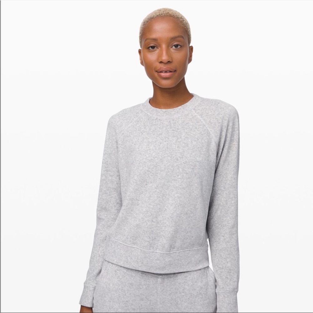 Lululemon Every Moment Crew Velour
Heathered Ultra Light Gray Sweatshirt